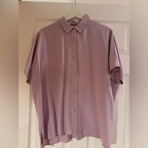 Never worn - Relaxed fit- short sleeve shirt from Uniqlo - Lavender